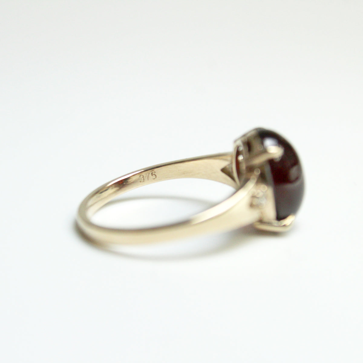 9ct Yellow Gold 2.50ct Cabochon Garnet and Diamond Ring