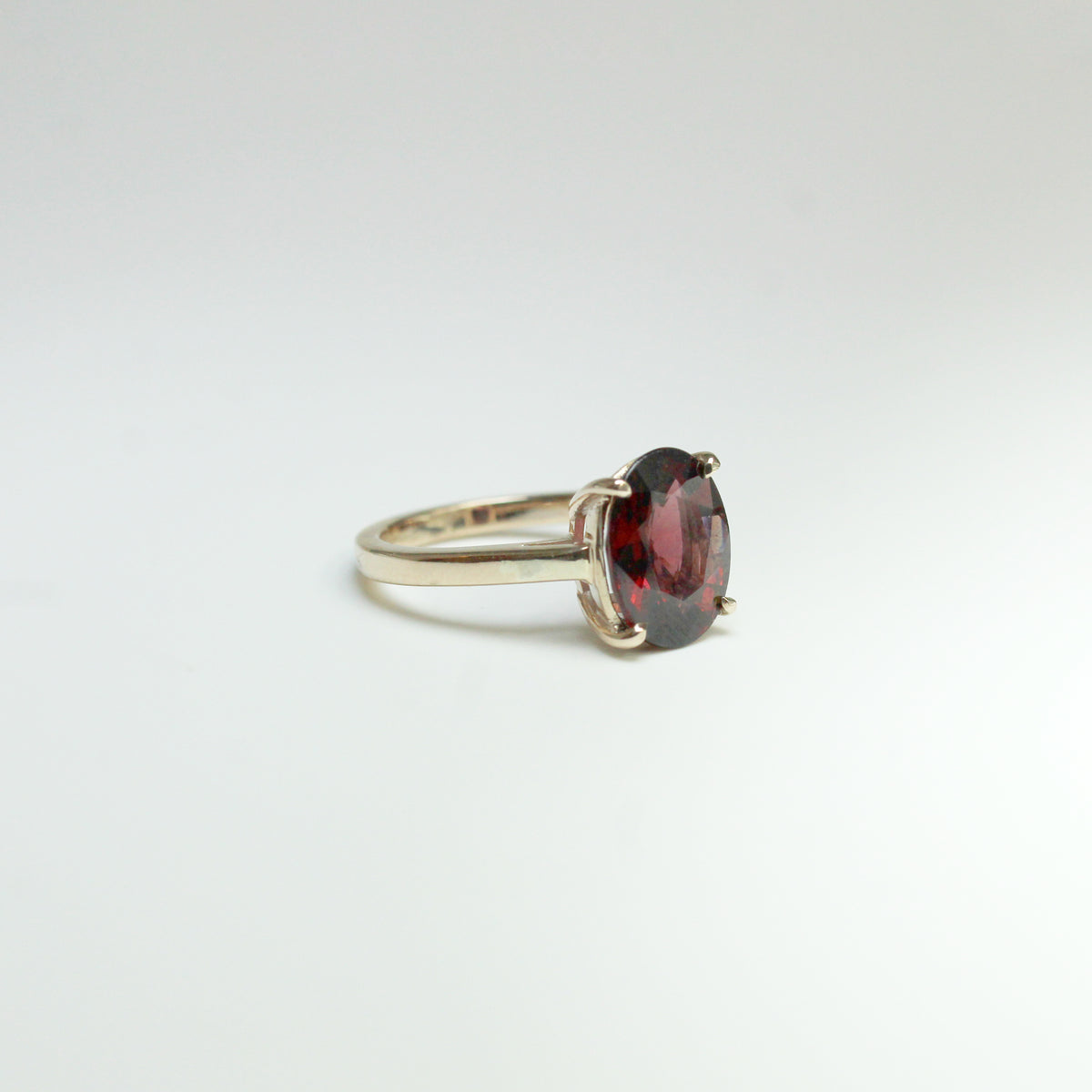 9ct Yellow Gold 2.0ct Garnet Ring