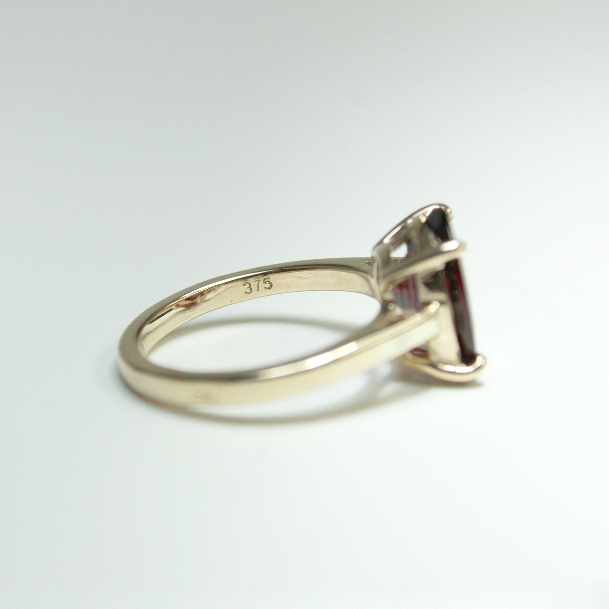9ct Yellow Gold 2.0ct Garnet Ring