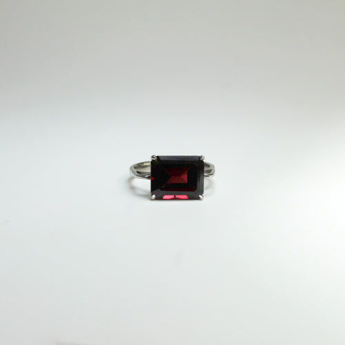 9ct White Gold 3.0ct Baguette Garnet Dress Ring