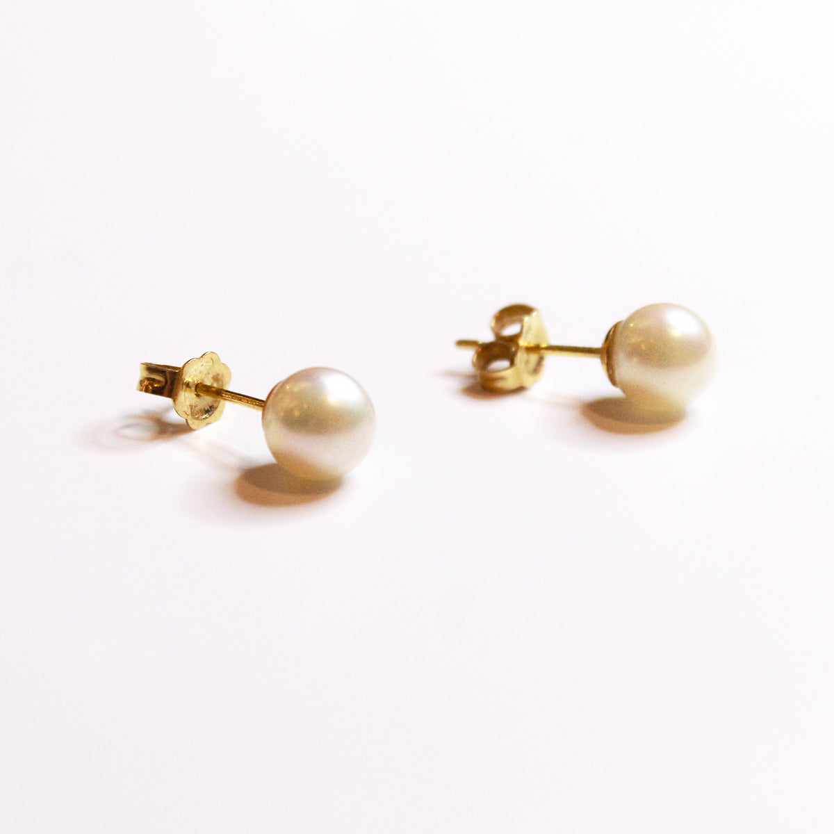 18ct Yellow Gold Cultured Pearl Stud Earrings