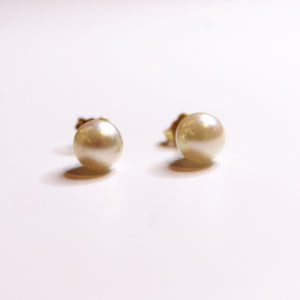18ct Yellow Gold Cultured Pearl Stud Earrings