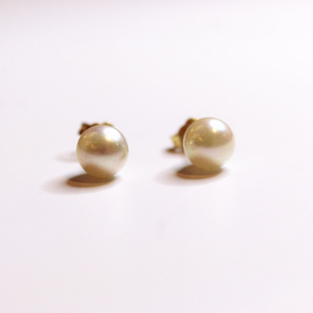 18ct Yellow Gold Cultured Pearl Stud Earrings