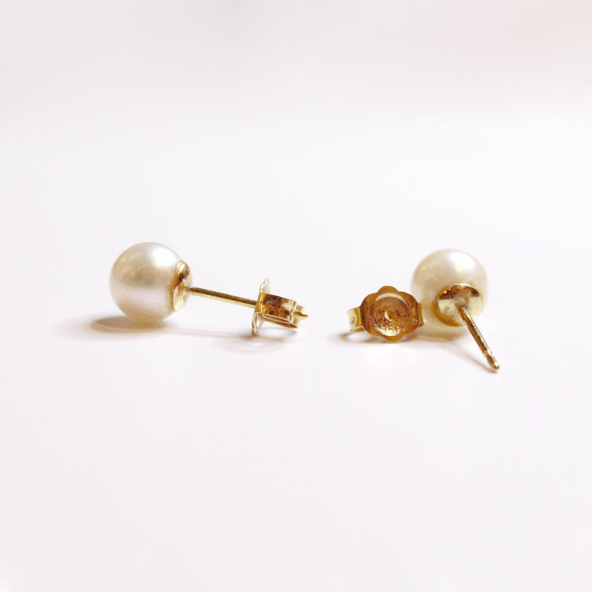 18ct Yellow Gold Cultured Pearl Stud Earrings