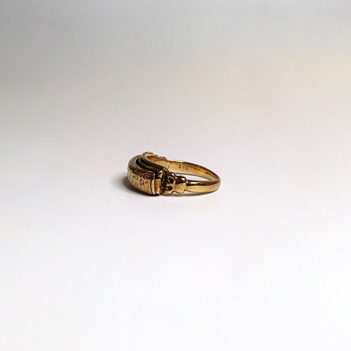 9ct Yellow Gold Hinged Hidden Panel Ring
