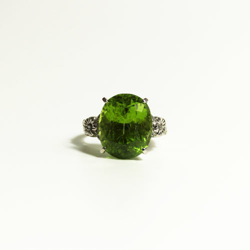 9ct White Gold Peridot and Diamond Ring