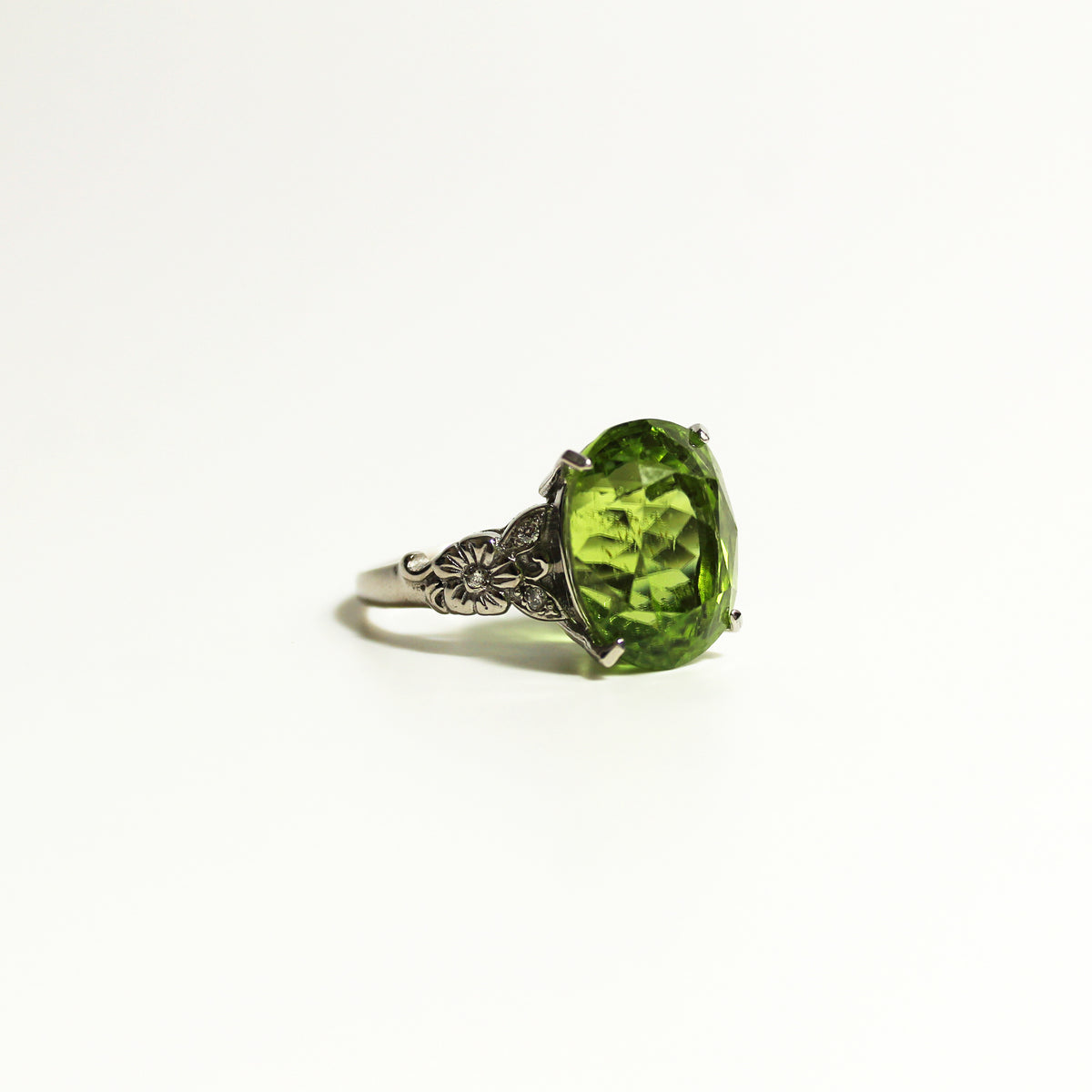 9ct White Gold Peridot and Diamond Ring