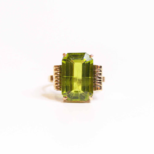 9ct Yellow Gold Rectangular Cut Peridot Ring