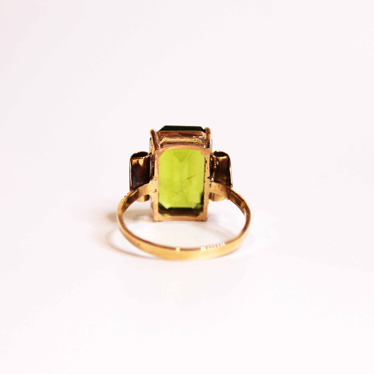 9ct Yellow Gold Rectangular Cut Peridot Ring