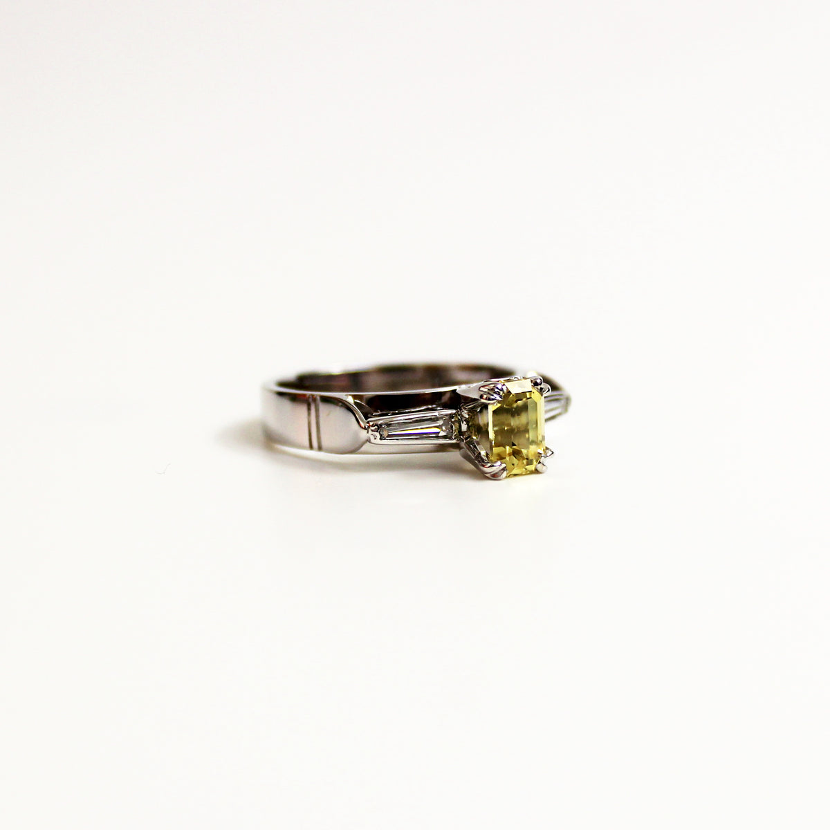 18ct White Gold Diamond and Yellow Sapphire Ring
