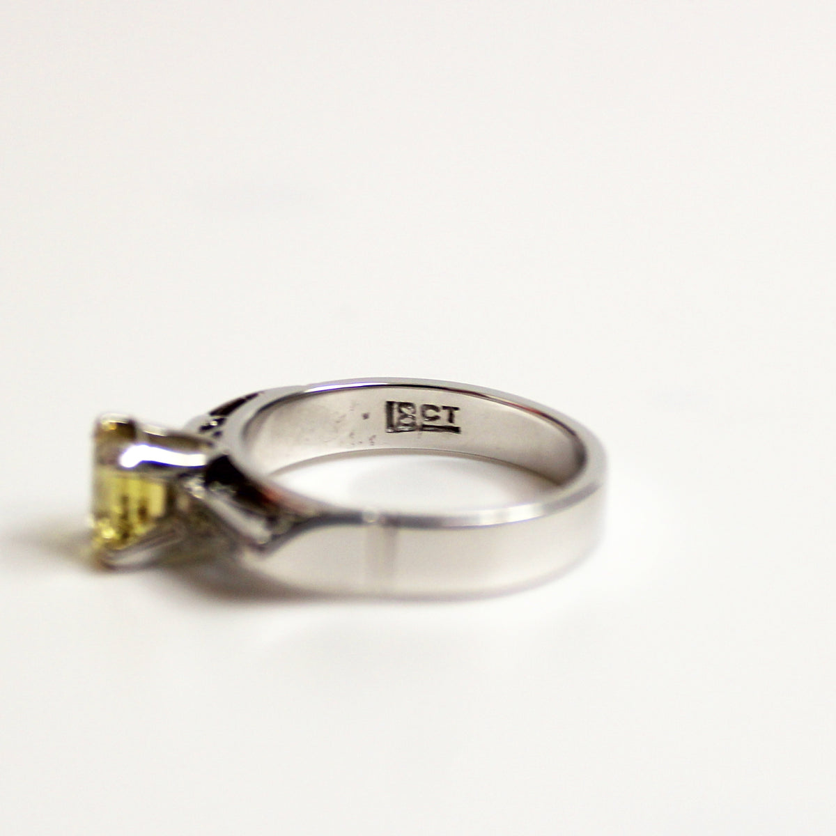 18ct White Gold Diamond and Yellow Sapphire Ring
