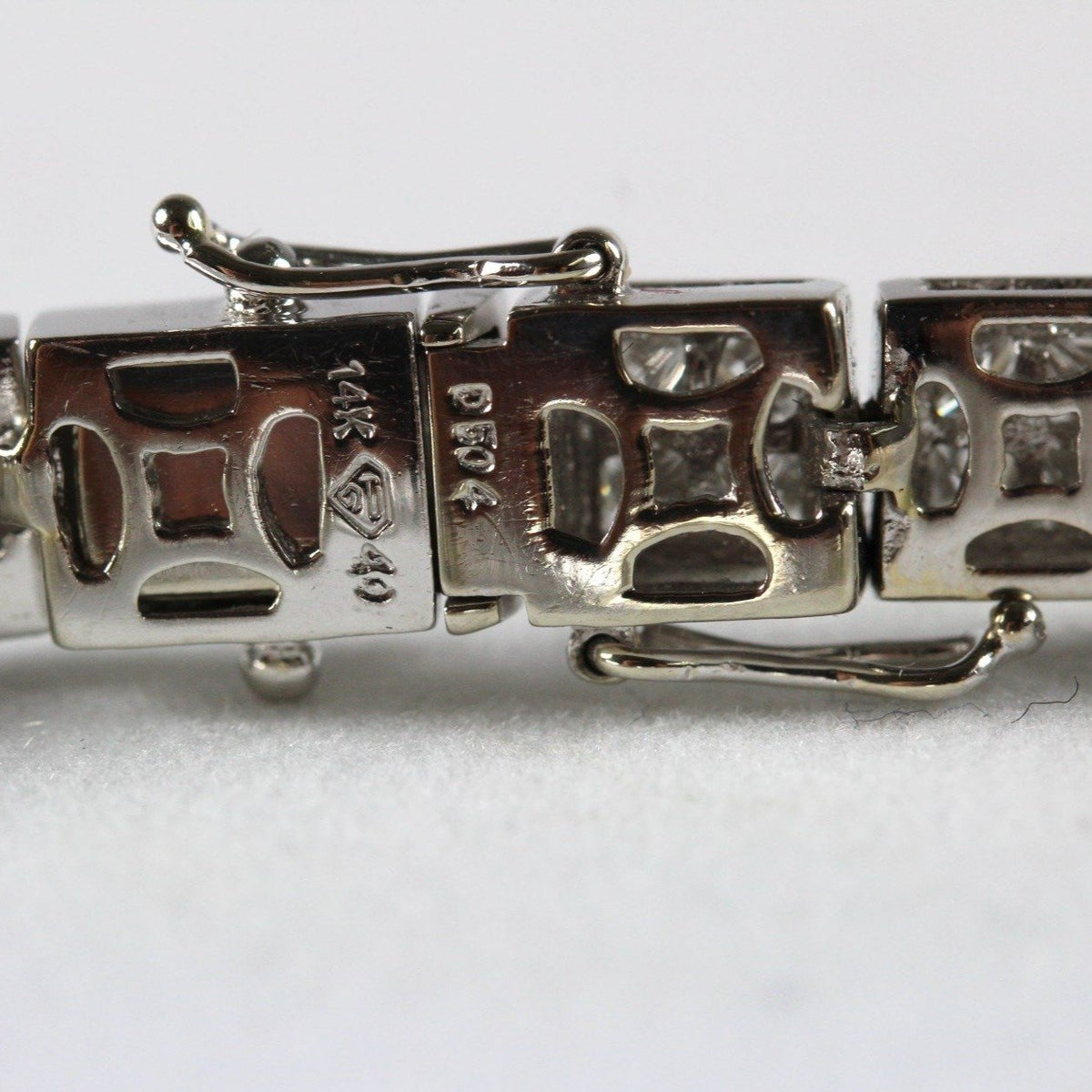 14ct White Gold 5.6ct Diamond Tennis Bracelet