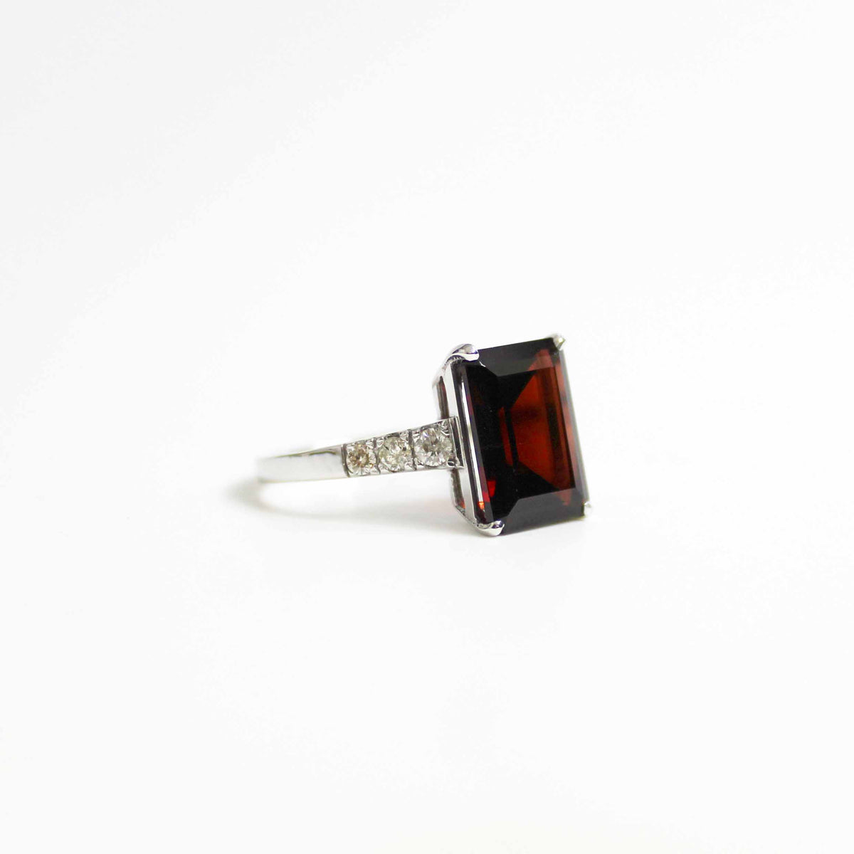 9ct White Gold Garnet and Diamond Ring