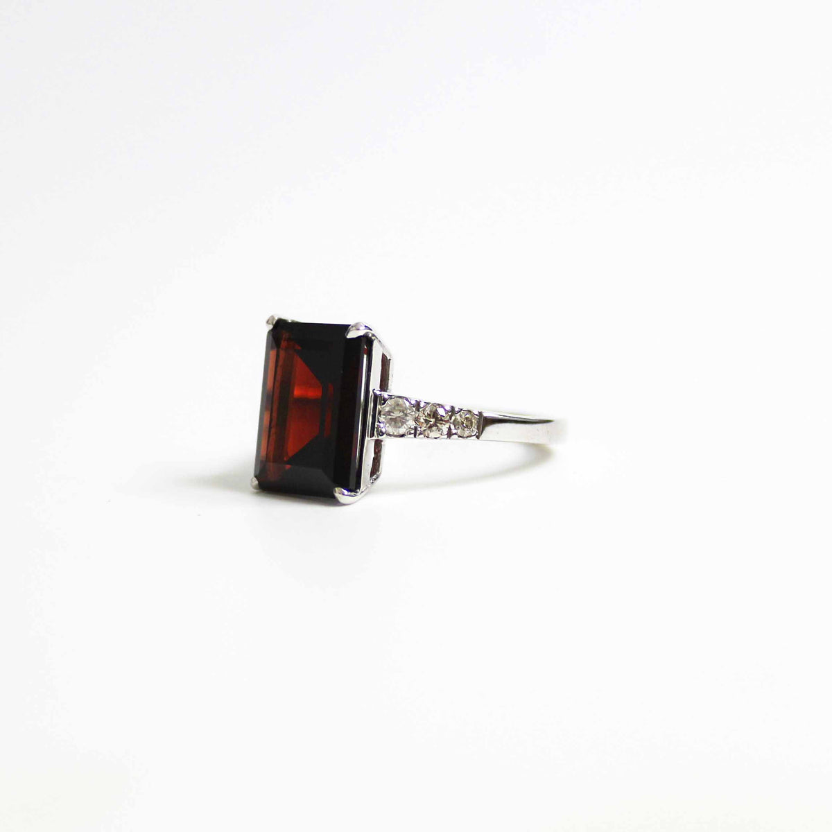 9ct White Gold Garnet and Diamond Ring