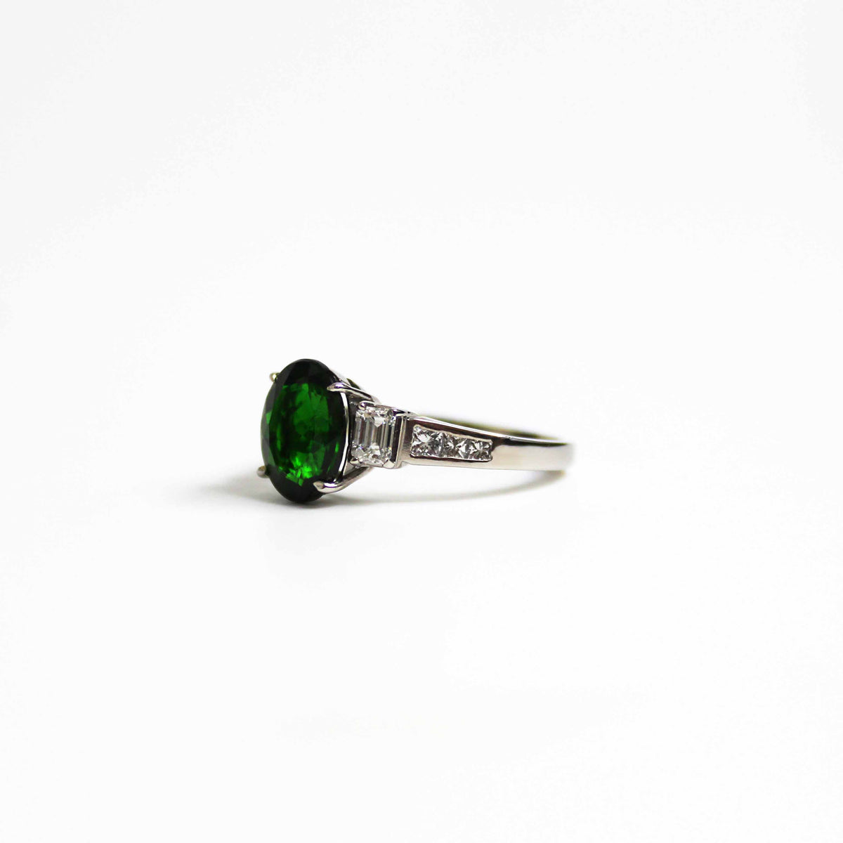 White Gold Green Chrome Diopside and Diamond Ring