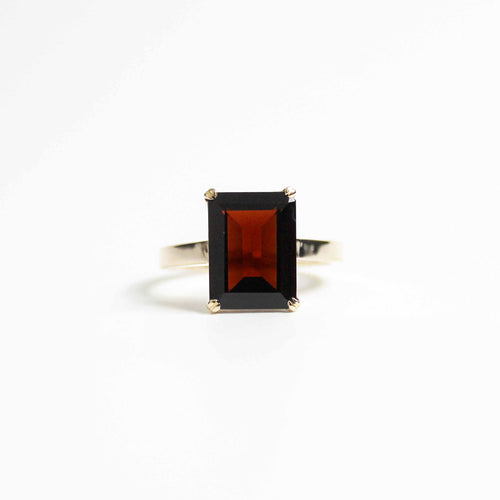 9ct Yellow Gold Garnet Ring