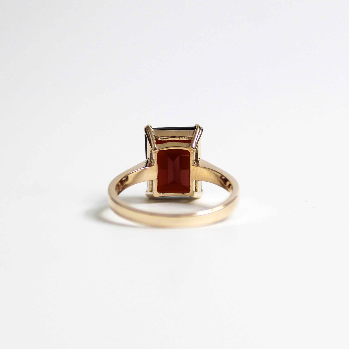 9ct Yellow Gold Garnet Ring
