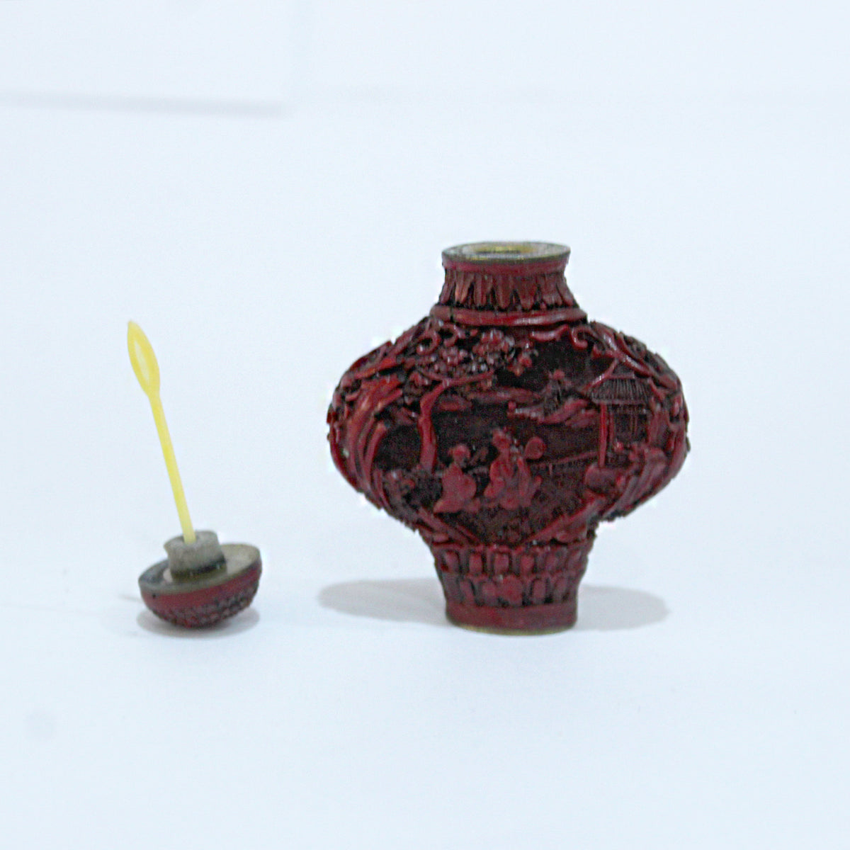 Antique Chinese Red Carved Cinnabar Snuff Bottle