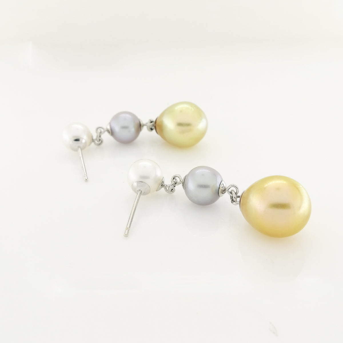 18ct White Gold South Sea Pearl Earrings
