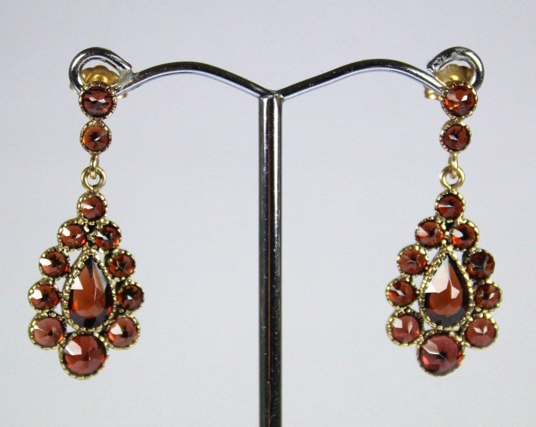 9ct Yellow Gold Garnet Stud Drop Earrings