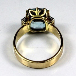 18ct Yellow Gold Aquamarine and Diamond Ring