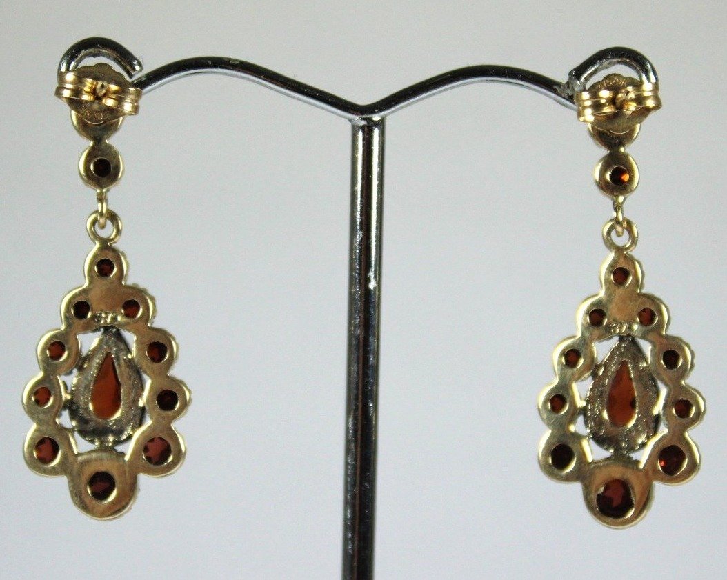 9ct Yellow Gold Garnet Stud Drop Earrings