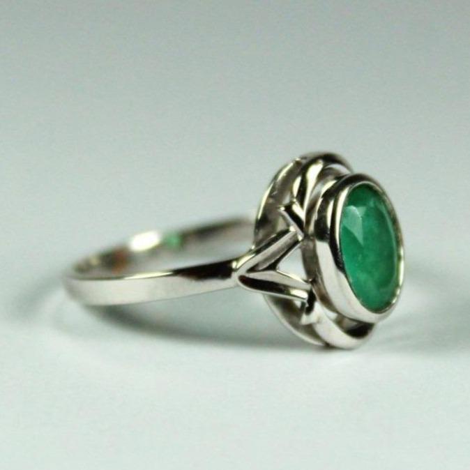 14ct White Gold Emerald Dress Ring