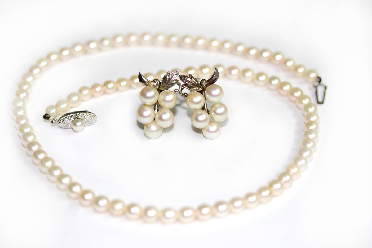MIKIMOTO Pearl Necklace