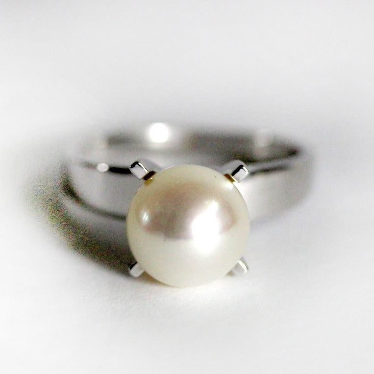 9ct White Gold Cultured Pearl Ring