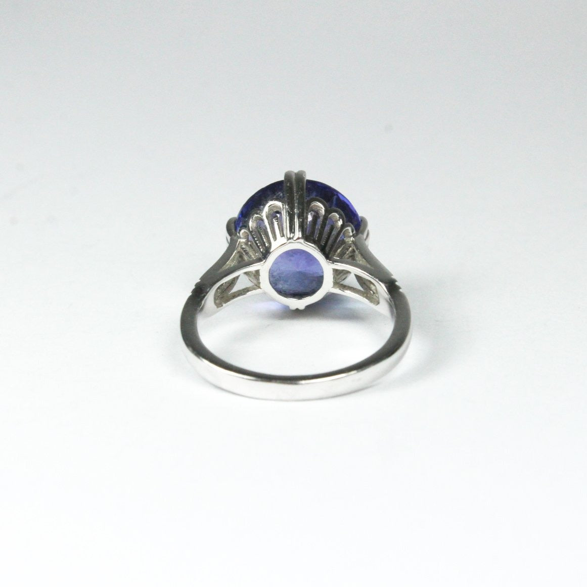 18ct White Gold 7.91ct Tanzanite Dress Ring