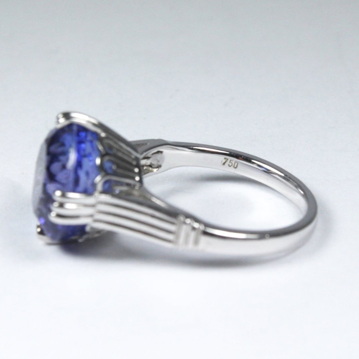 18ct White Gold 7.91ct Tanzanite Dress Ring