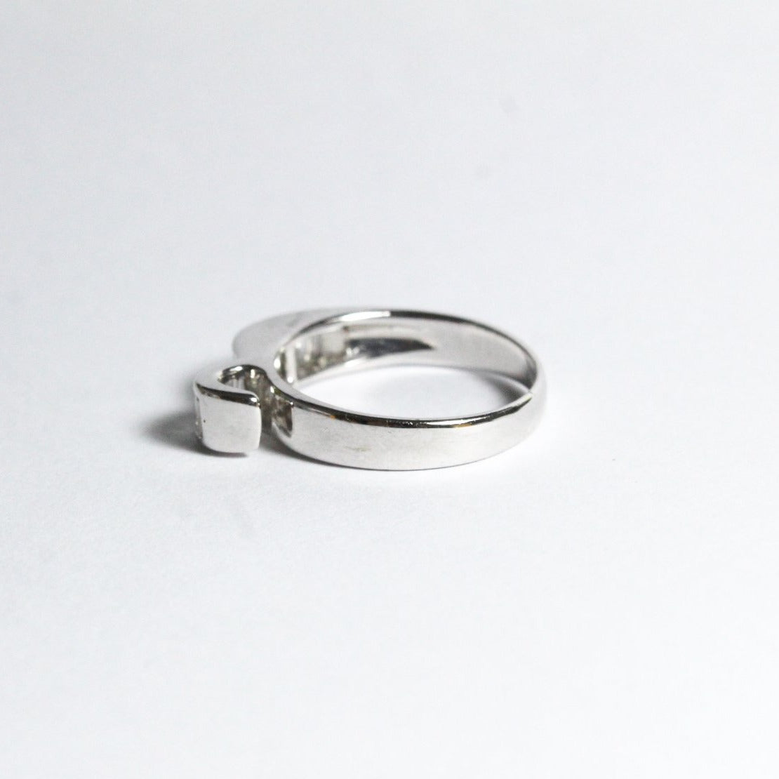 18ct White Gold Baguette Diamond Band