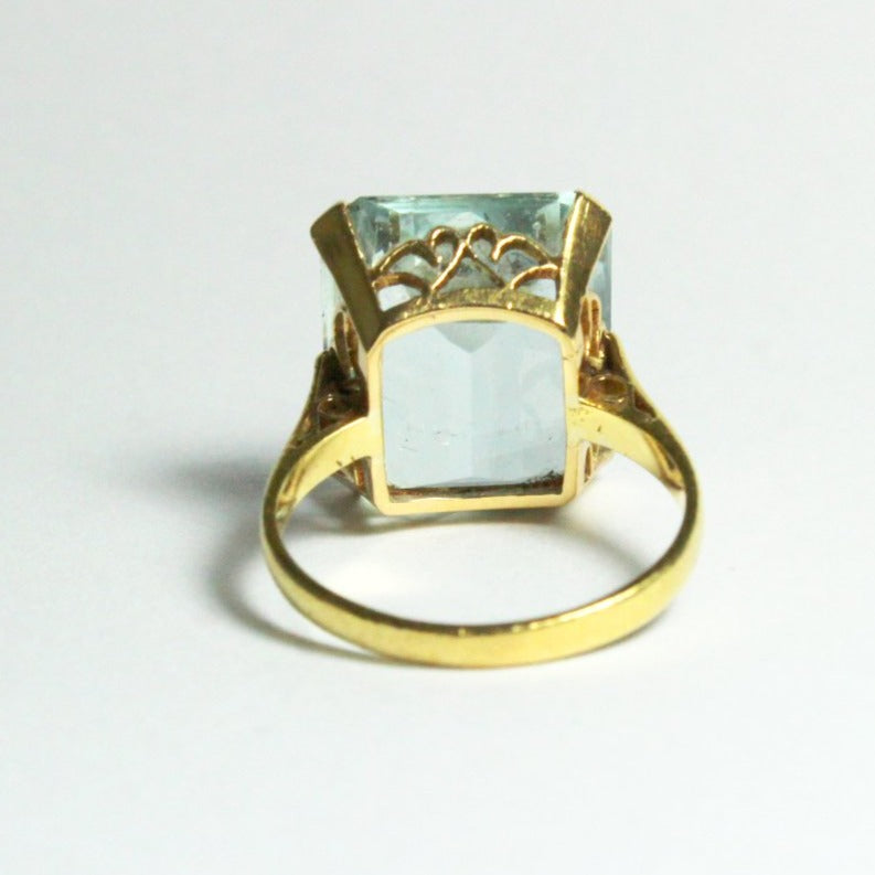 Antique Yellow Gold Aquamarine Ring