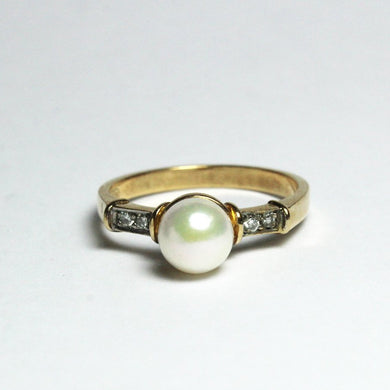 Vintage 9ct Yellow Gold Cultured Pearl and Diamond Ring