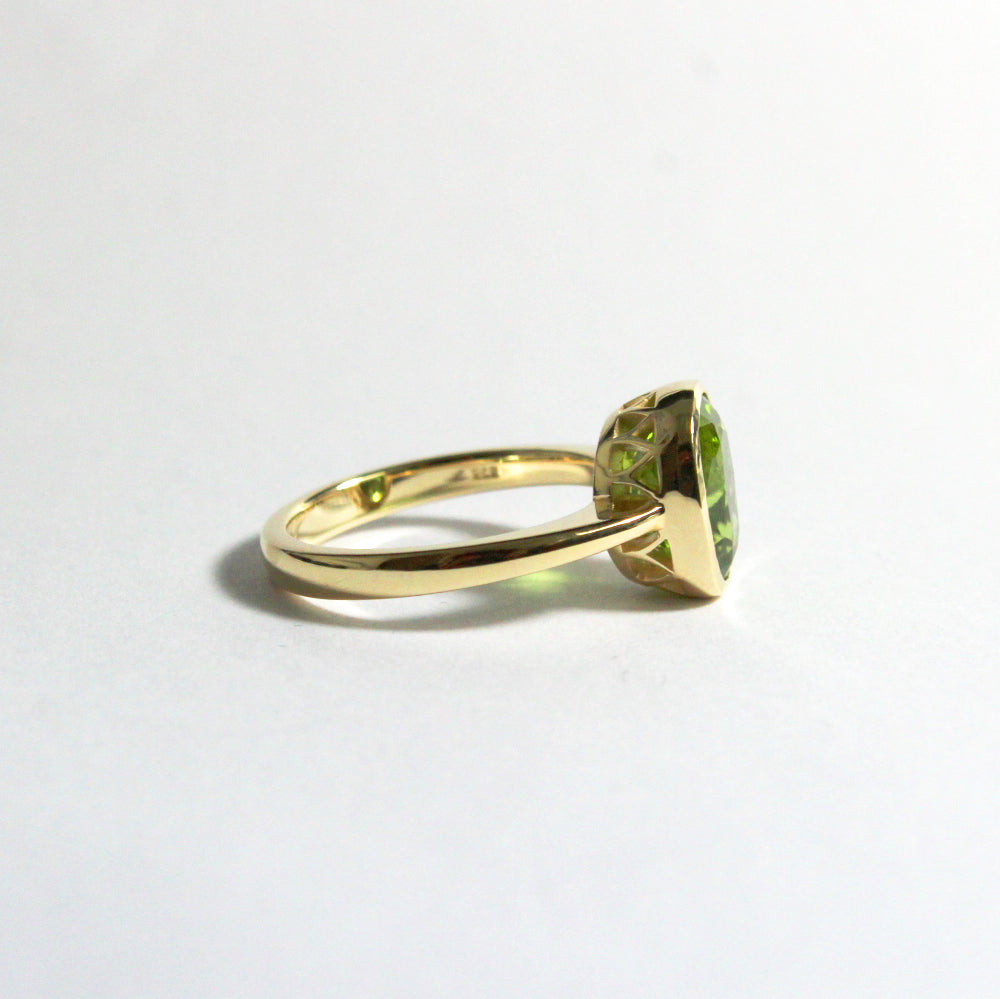 9ct Yellow Gold 3.68ct Peridot Ring