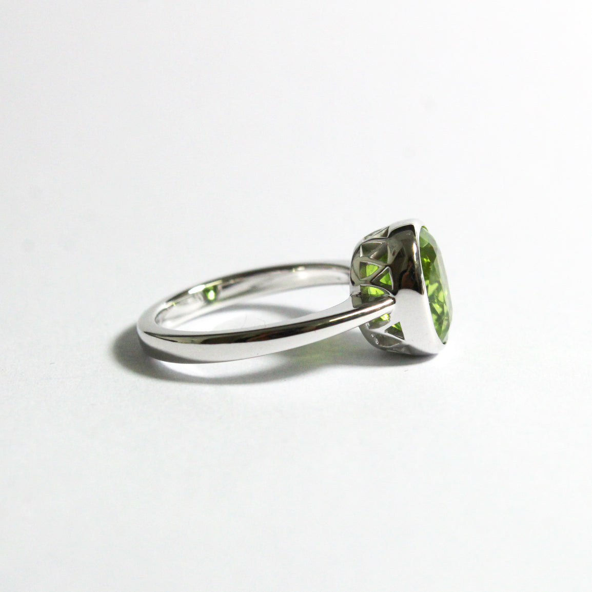 9ct White Gold 3.58ct Peridot Ring