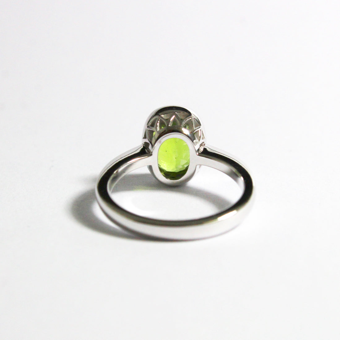9ct White Gold 3.58ct Peridot Ring