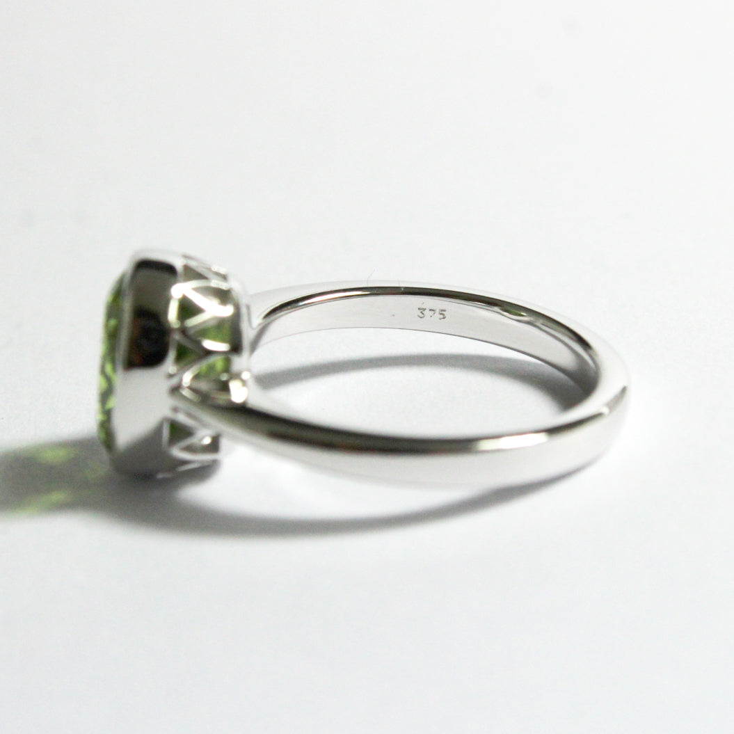 9ct White Gold 3.58ct Peridot Ring