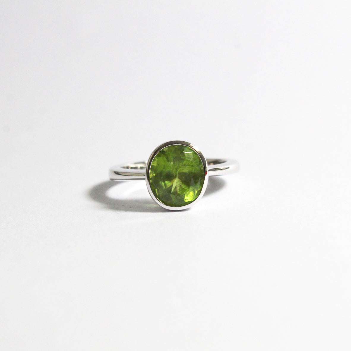 9ct White Gold 2.95ct Peridot Ring