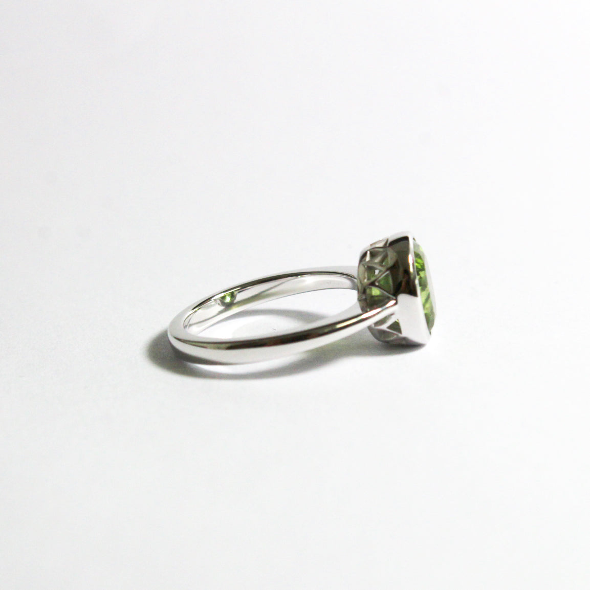 9ct White Gold 2.95ct Peridot Ring