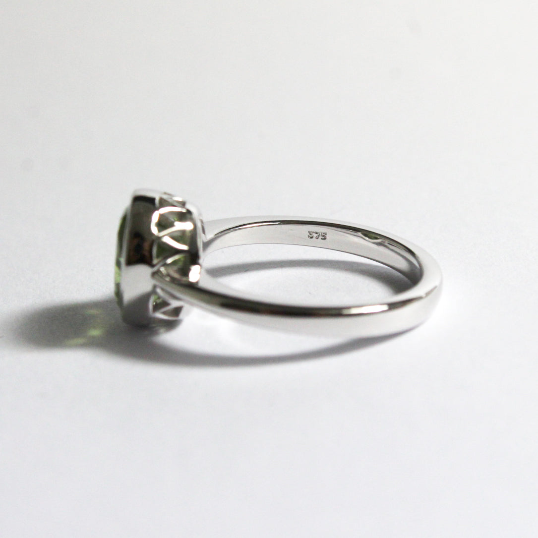 9ct White Gold 2.95ct Peridot Ring