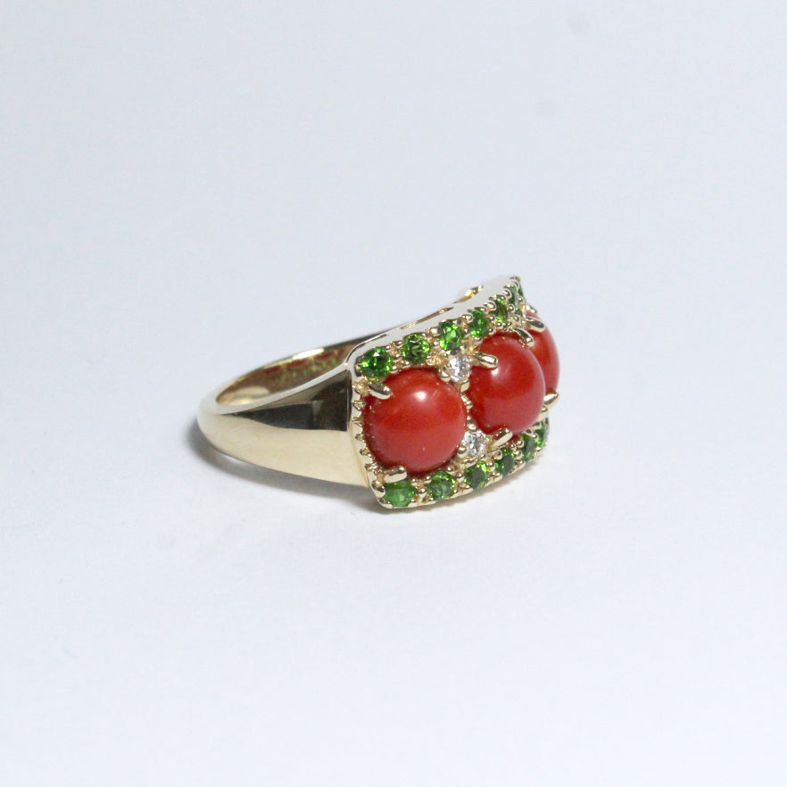Yellow Gold Momo Coral, Diopside and Diamond Bridge Ring