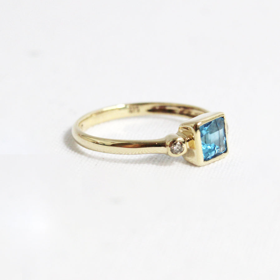 Vintage 9ct Yellow Gold Swiss Topaz and Diamond Ring