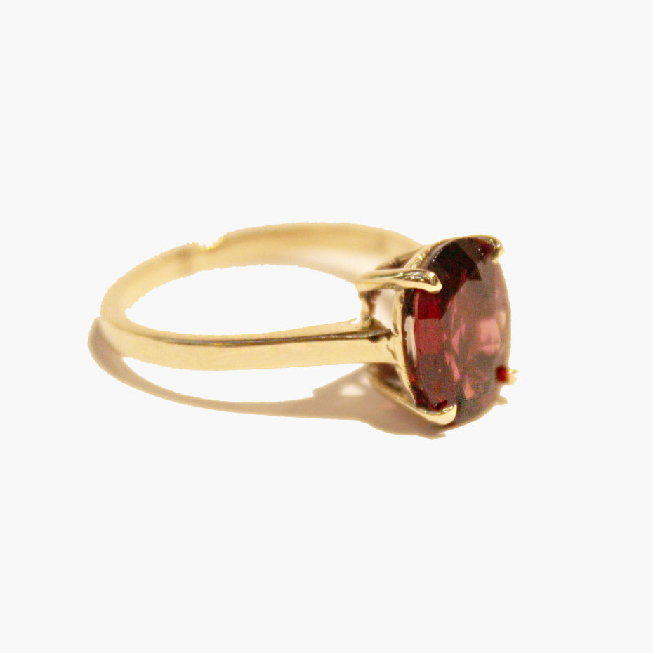 9ct Yellow Gold Garnet Ring