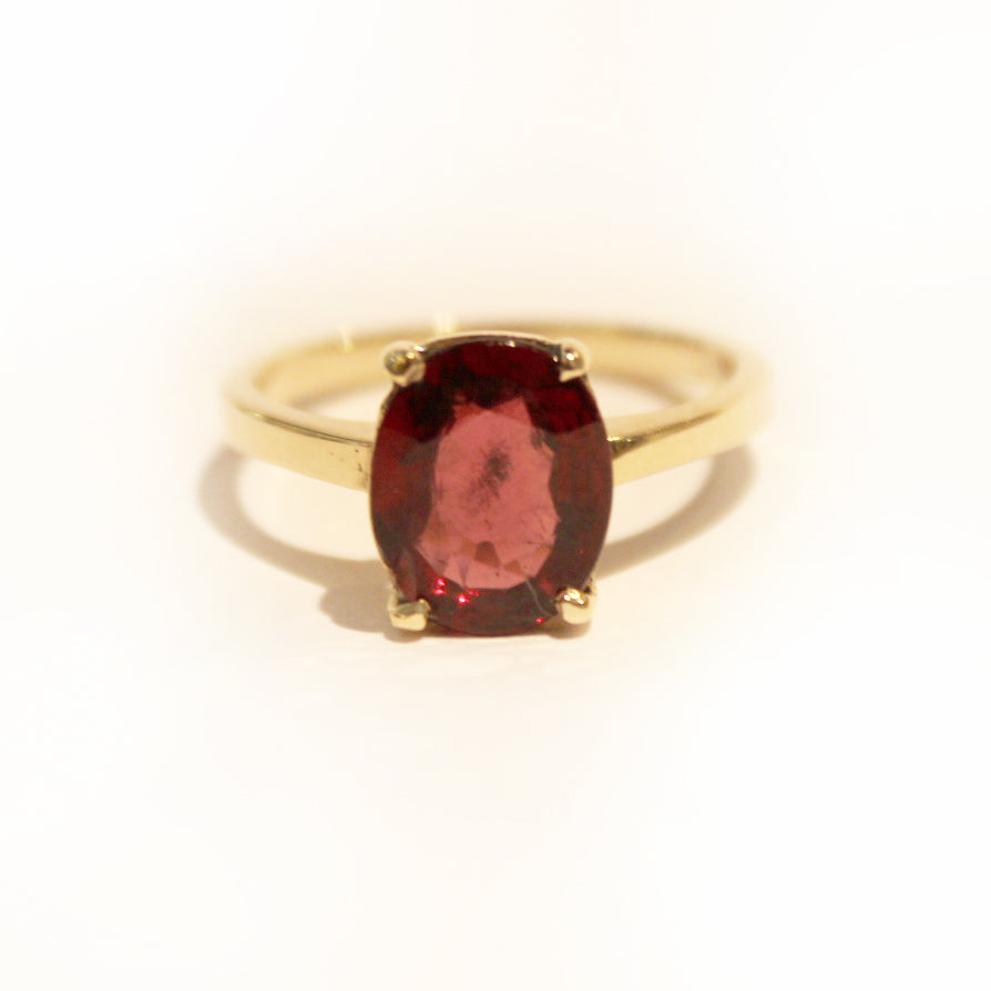 9ct Yellow Gold Garnet Ring
