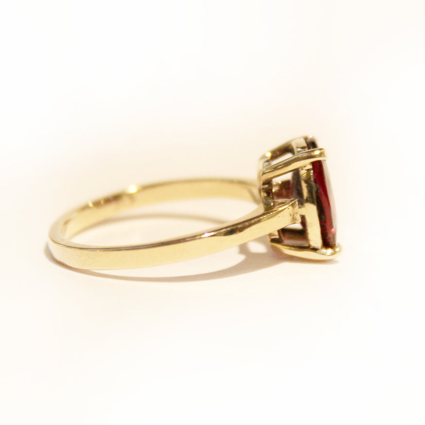 9ct Yellow Gold Garnet Ring