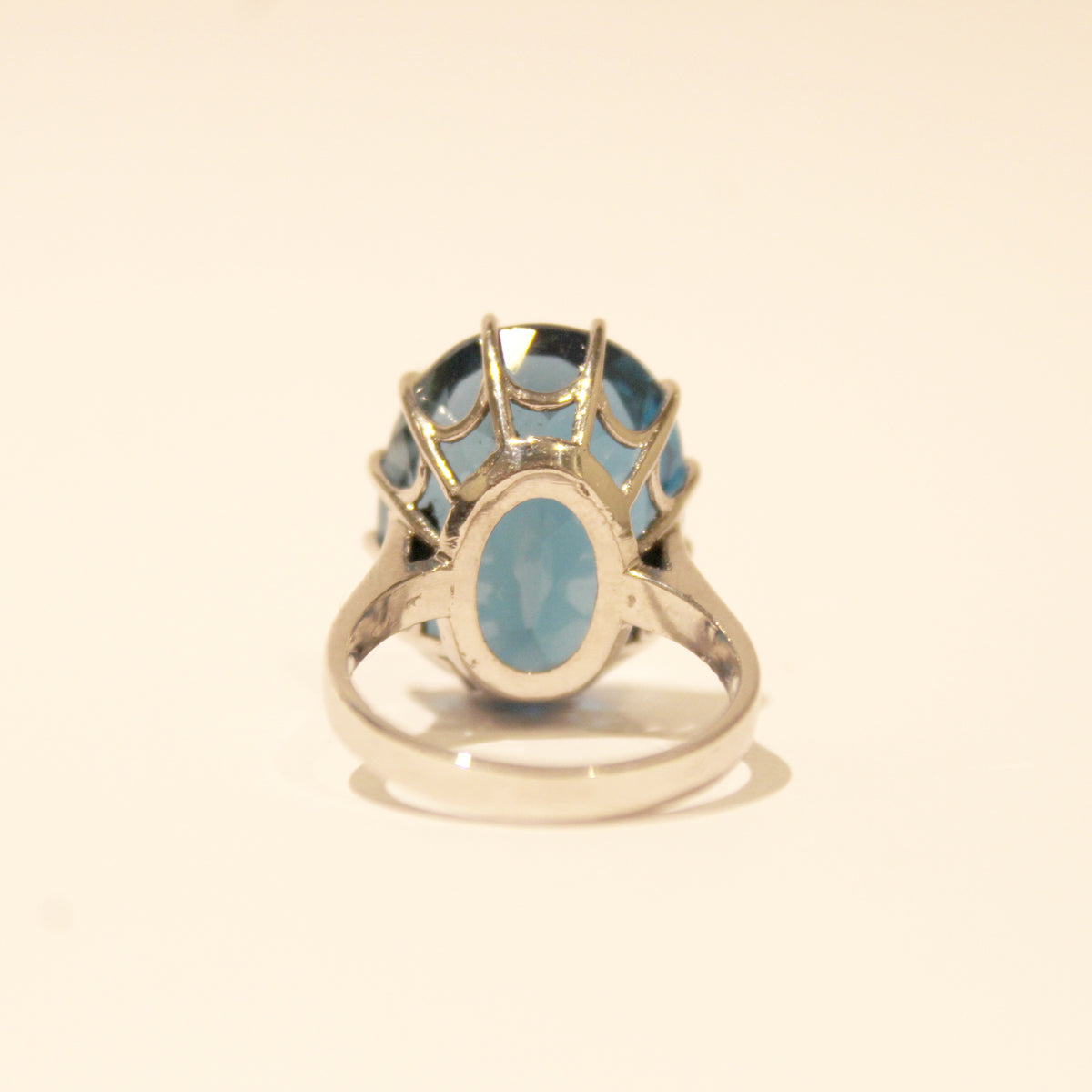 9ct White Gold London Blue Topaz Cocktail Ring