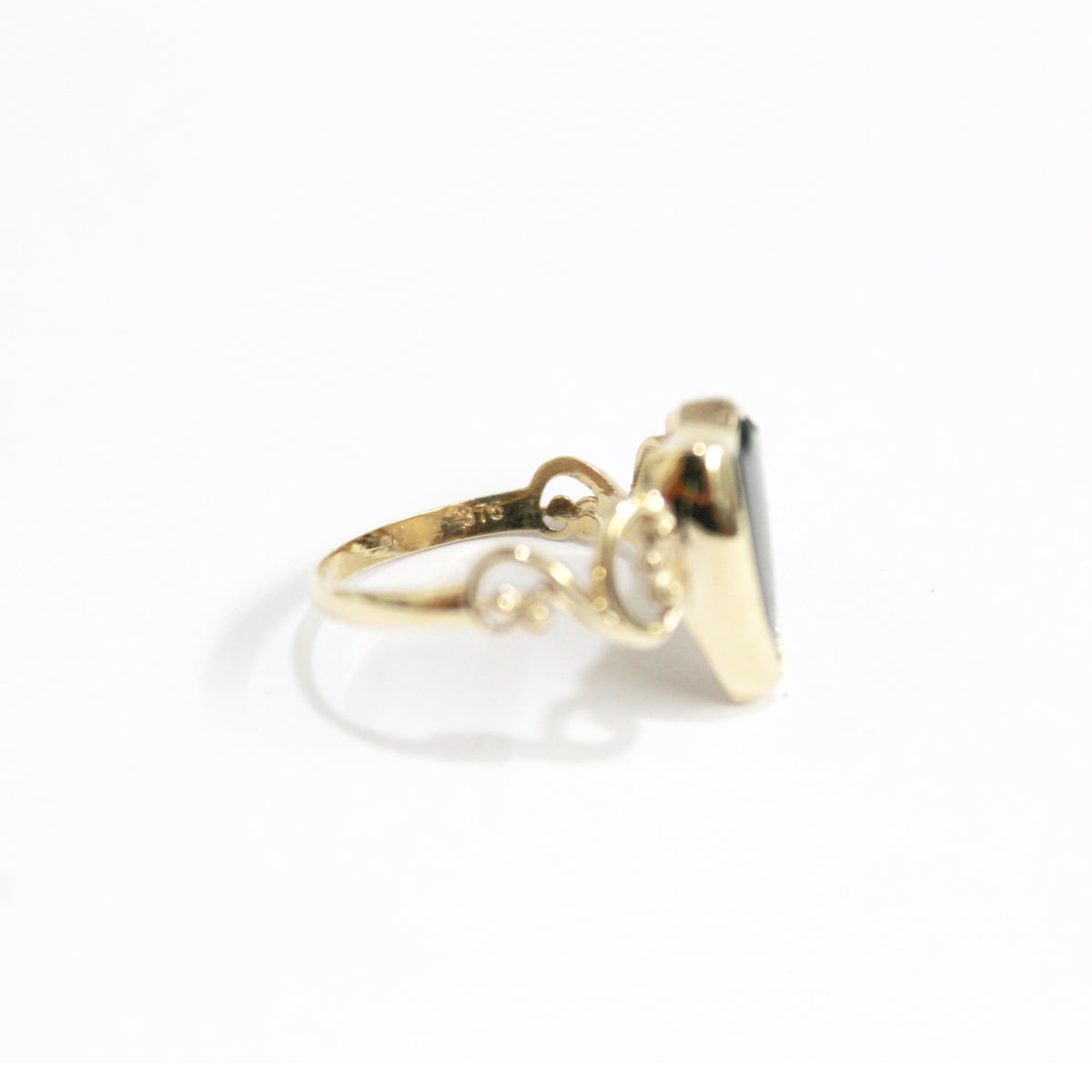 9ct Yellow Gold Bloodstone V Shield Signet Ring