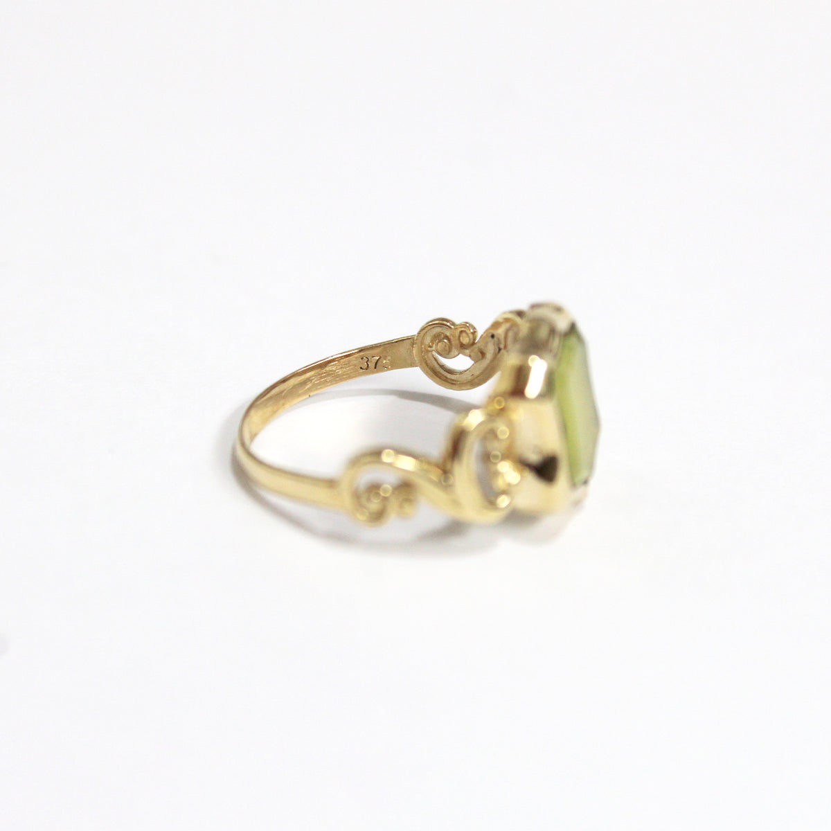 9ct Yellow Gold Yellow Agate Shield Signet Ring