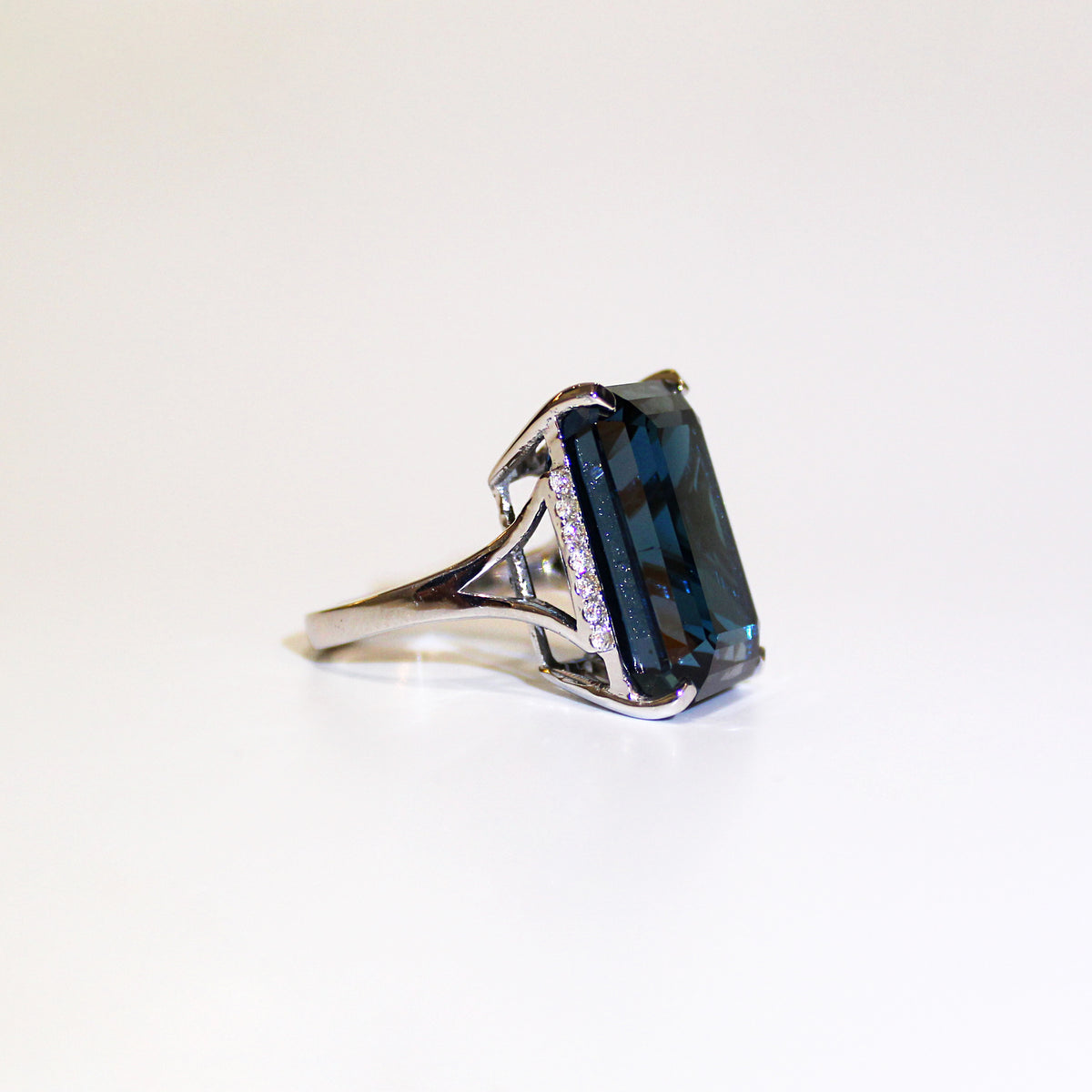 9ct White Gold London Blue Topaz and Diamond Ring